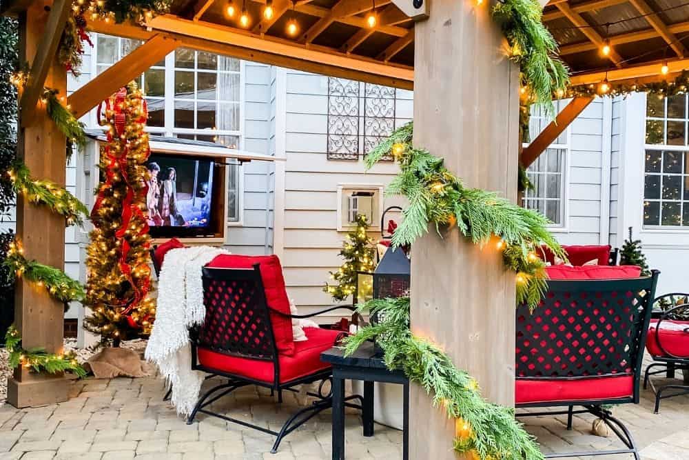 The Secret to and Cheap Fresh Christmas Garland!