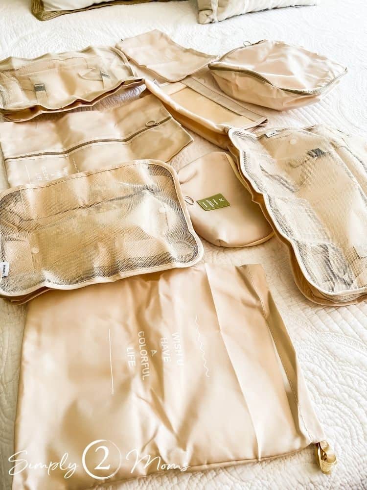 Set of 9 packing cubes in a variety of sizes