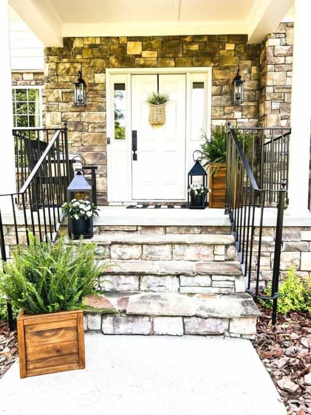 Easy Ideas to Decorate a Small Front Porch story Simply2moms