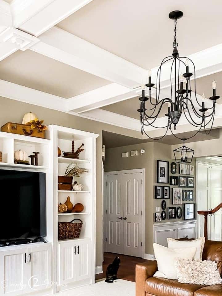 How to Decorate Your Family Room For Fall with Vintage Finds