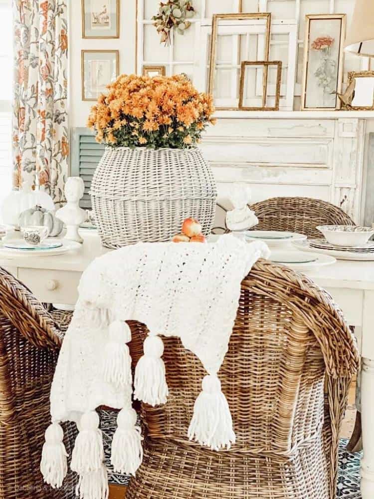Fall table decor from Ann Dabbling and Decorating
