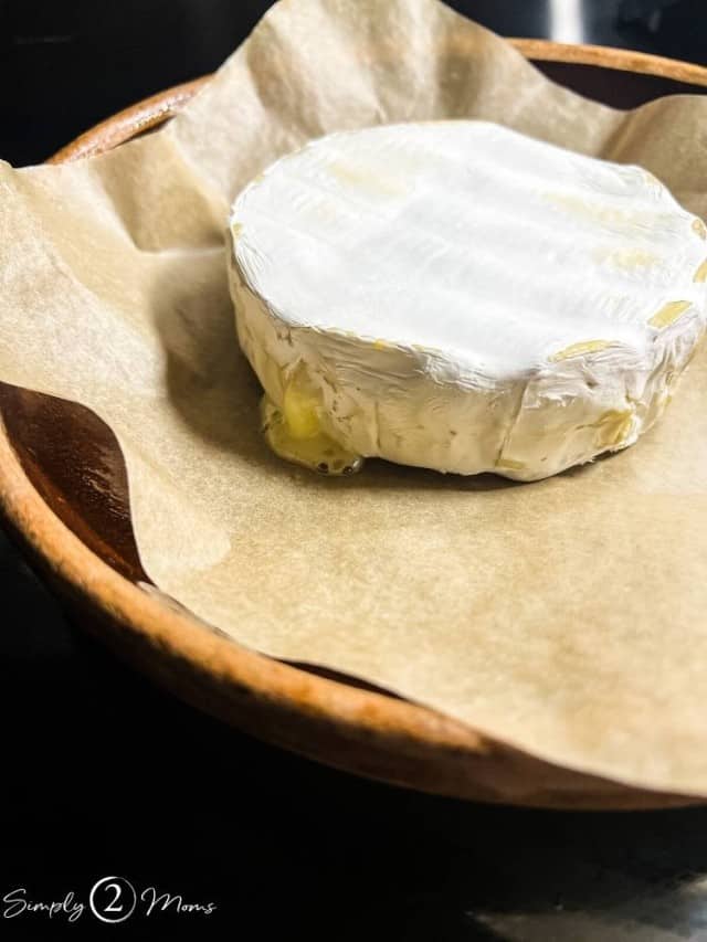 You'll Love This Savory Cranberry Walnut Baked Brie Recipe