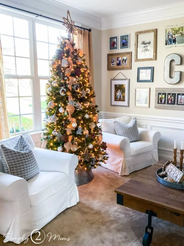 9 Easy Ideas to Decorate a Neutral Christmas Tree on a Budget