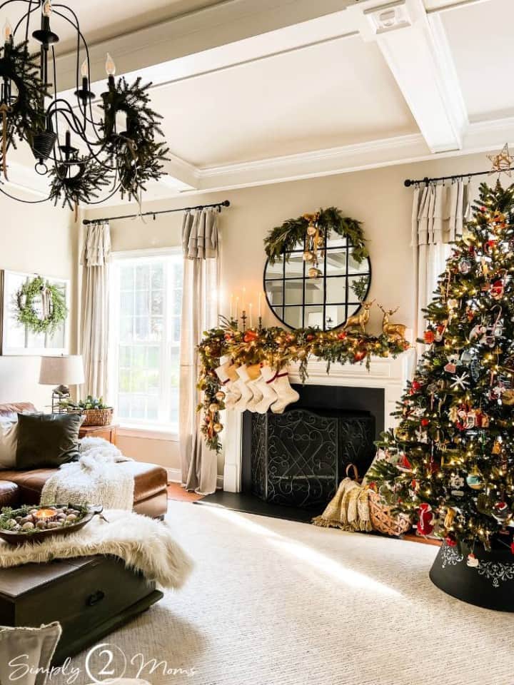 Make Your Christmas Fireplace Elegant with These 13 Decor Ideas