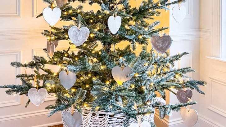 feature photo of decorated tree with diy hearts