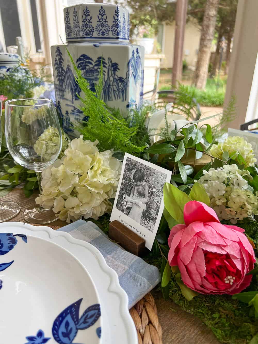 5 Simple Ideas to Set a Beautiful Mother's Day Table