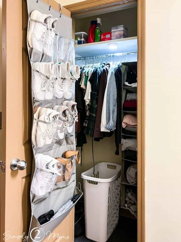 15 Cute and Affordable Ways To Style a Girl's College Dorm Room ...