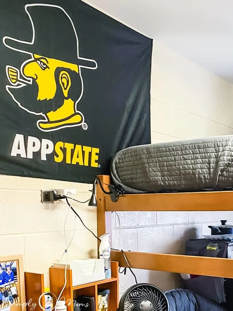 13 Ways to Hang Things in Dorms Even Painted Cinder Blocks!