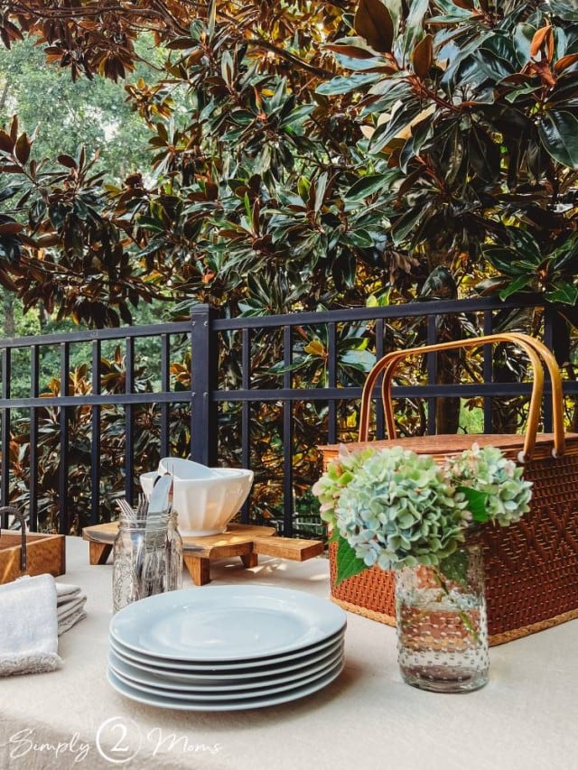 Bringing Southern Charm to the Table with a Potluck Party – Simply2moms