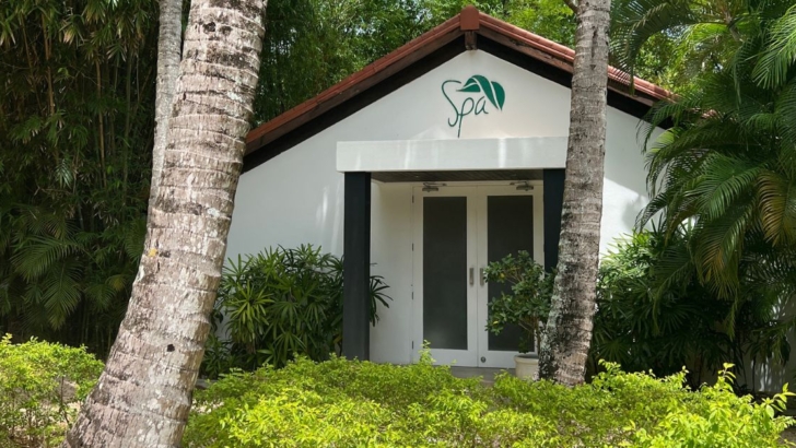 Entrance to a spa in the tropics for a beauty and pampering gifts article